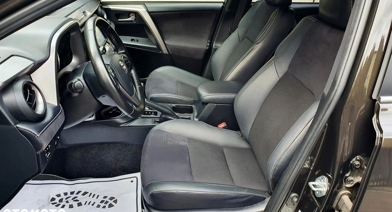Toyota RAV4 cena 119900 przebieg: 72079, rok produkcji 2018 z Sulejówek małe 781